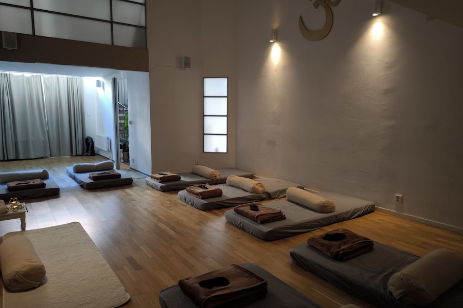 Calm Breathwork and Meditation room at Alvanda Yoga Studio with mats, blankets, and bolsters prepared